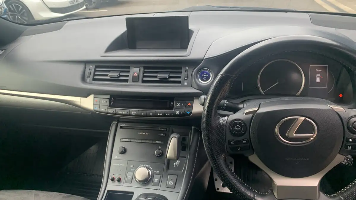 2018-lexus-ct-200h-18-covenience-pack-f-sport-leather-big-9