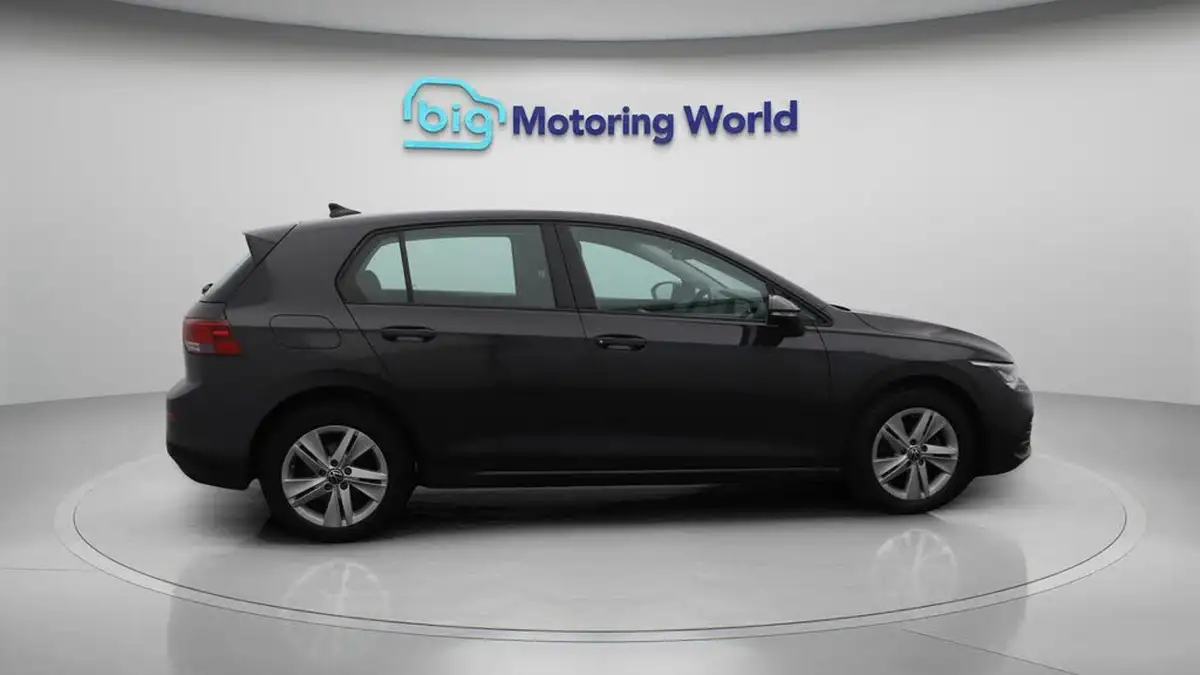2022-volkswagen-golf-20tdi-life-hatchback-big-8