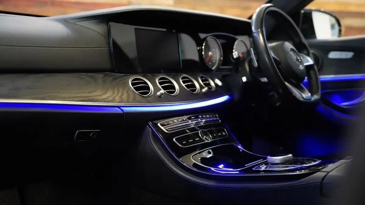 2017-mercedes-benz-e-class-20d-e220d-amg-line-ss-estate-5d-big-28