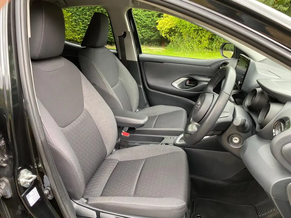 2022-toyota-yaris-15-vvt-i-design-big-23