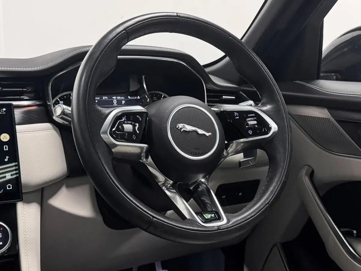 2022-jaguar-f-pace-20-d200-r-dynamic-black-big-38