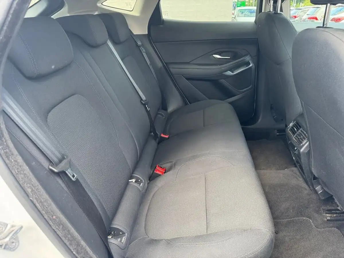 2018-jaguar-e-pace-20-i4-249ps-ss-big-16