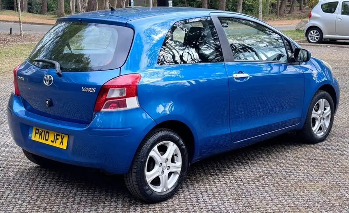 2010-toyota-yaris-10-tr-3d-big-6