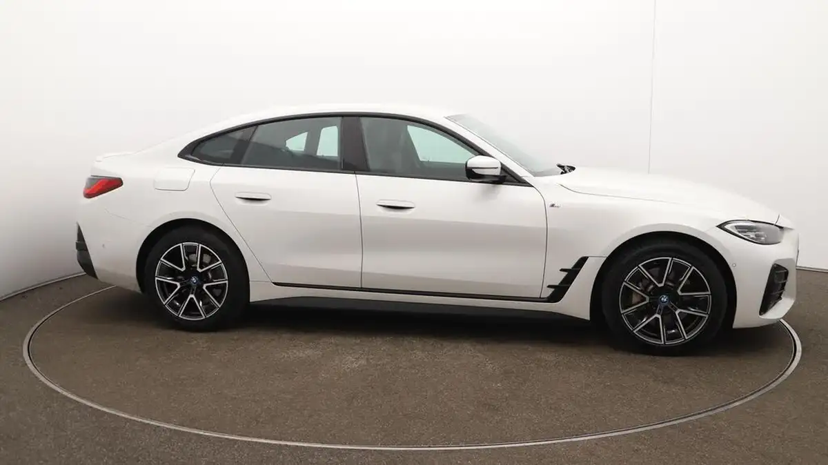 2022-bmw-i4-e-edrive40-m-sport-big-49