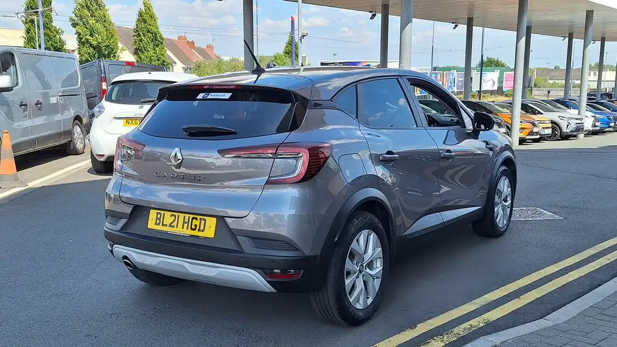 2021-renault-captur-13-tce-iconic-140ps-big-14
