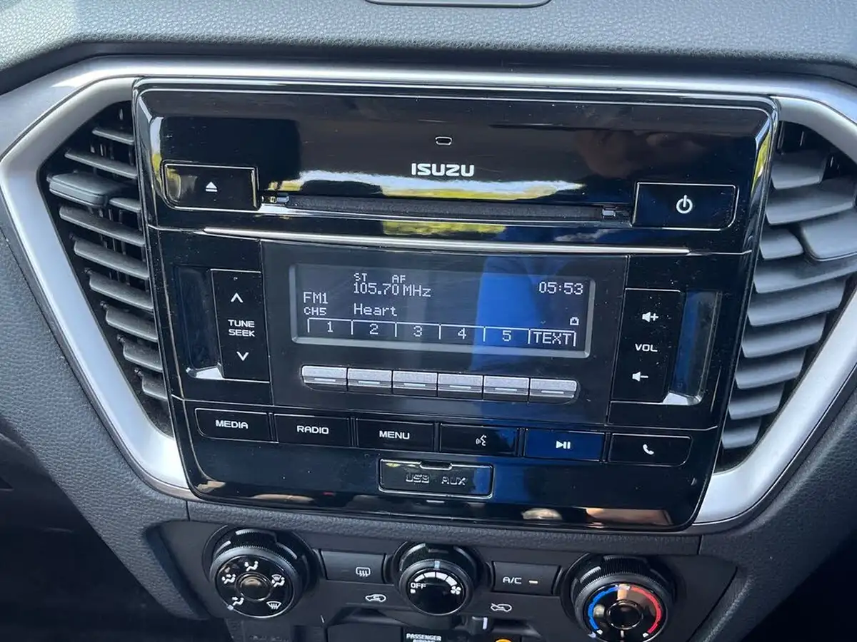 2021-isuzu-d-max-19td-dl20-double-pickup-auto-big-16
