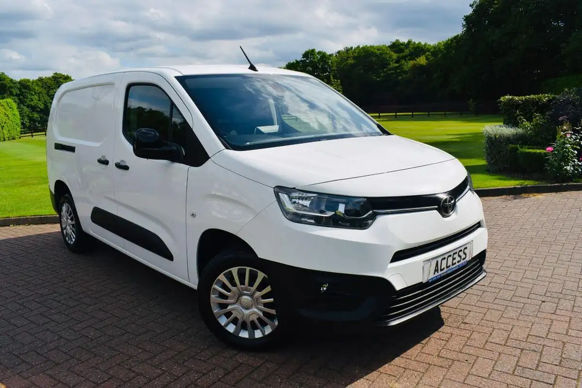 2022-toyota-proace-city-15d-icon-l2-big-8