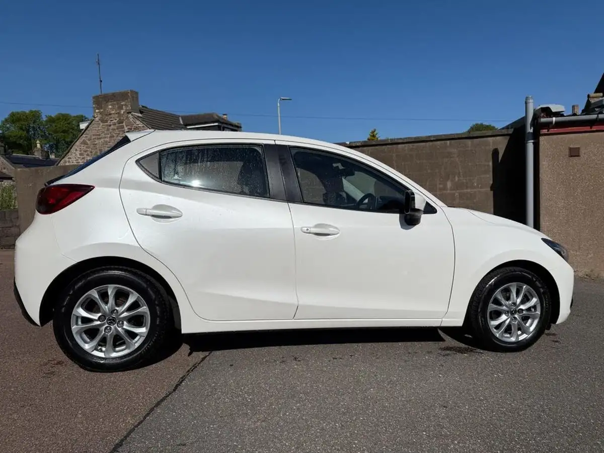 2016-mazda-mazda2-15-se-l-90ps-big-4
