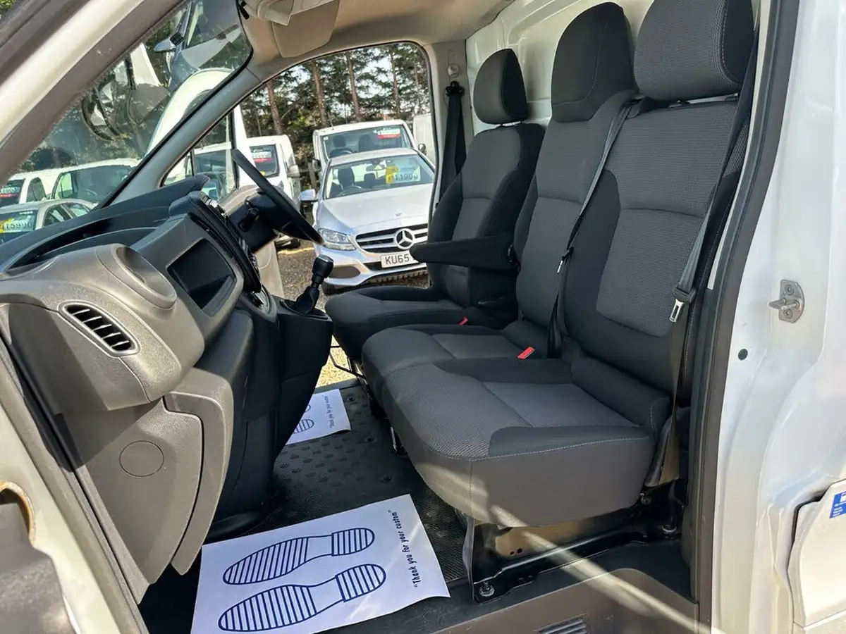 2021-renault-trafic-20dci-ll30-energy-120-business-panel-big-14