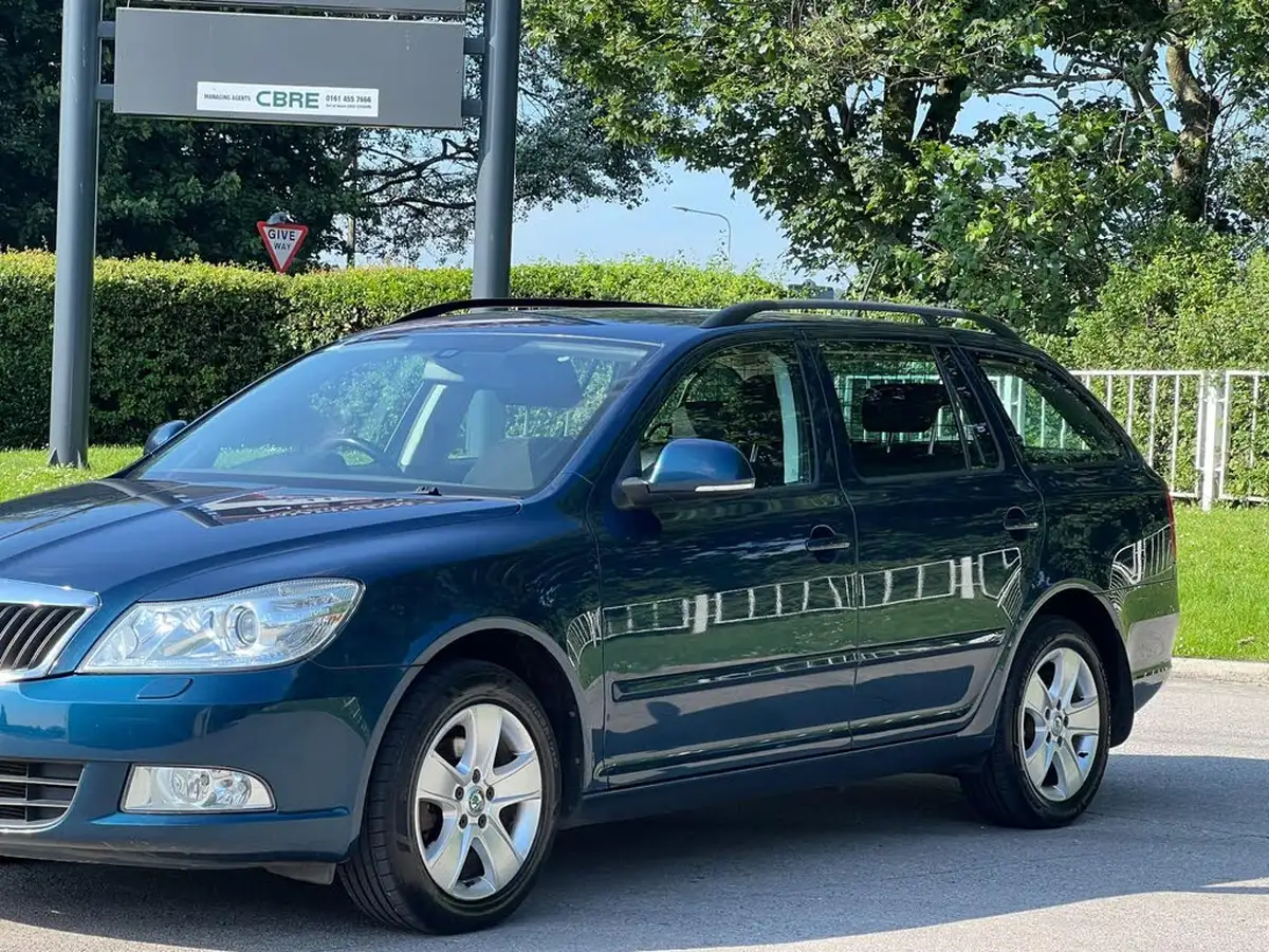2012-skoda-octavia-16td-elegance-105ps-estate-dsg-big-14