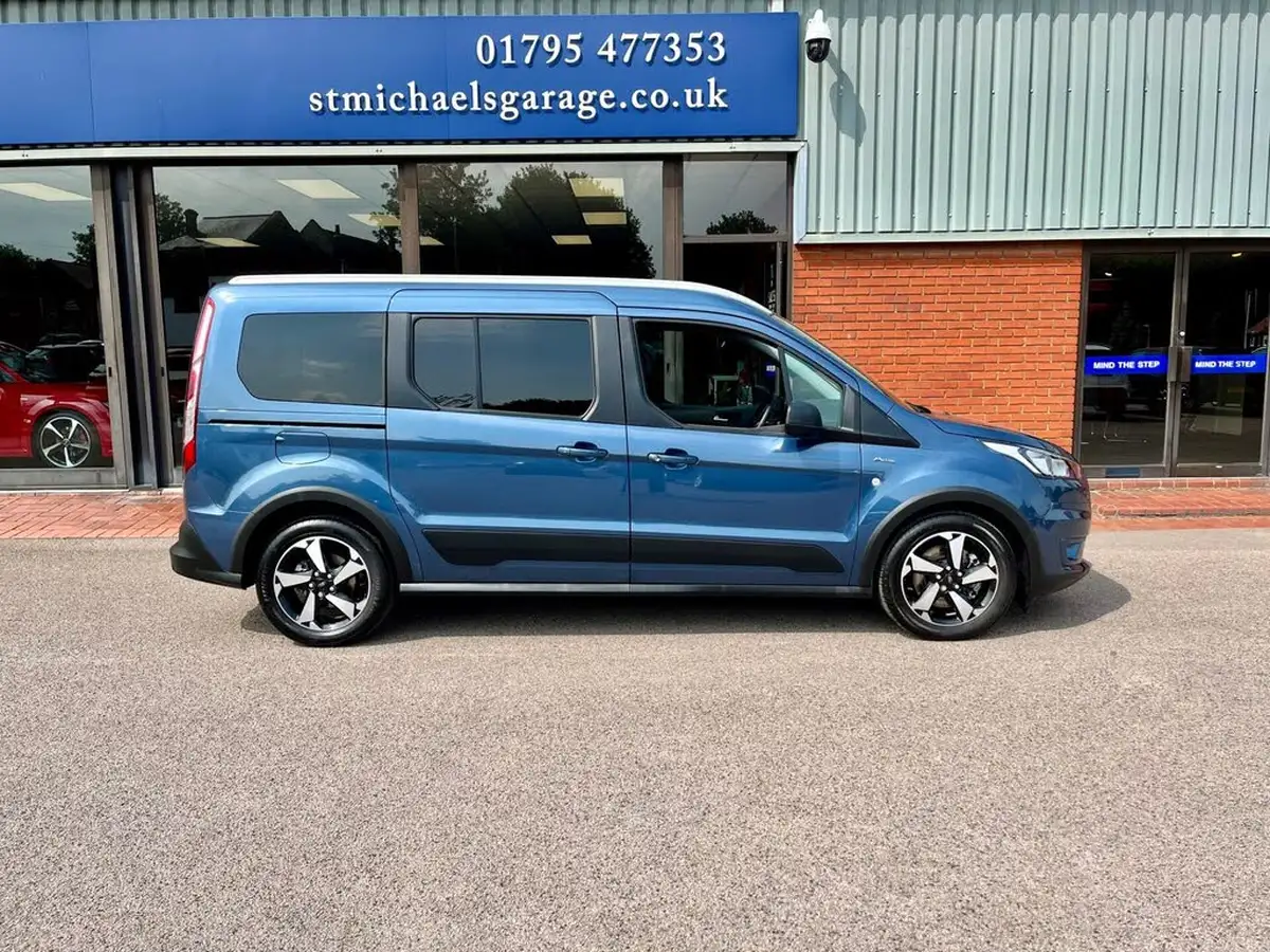 2022-ford-grand-tourneo-connect-15-active-120ps-ecoblue-1499cc-powershift-big-11