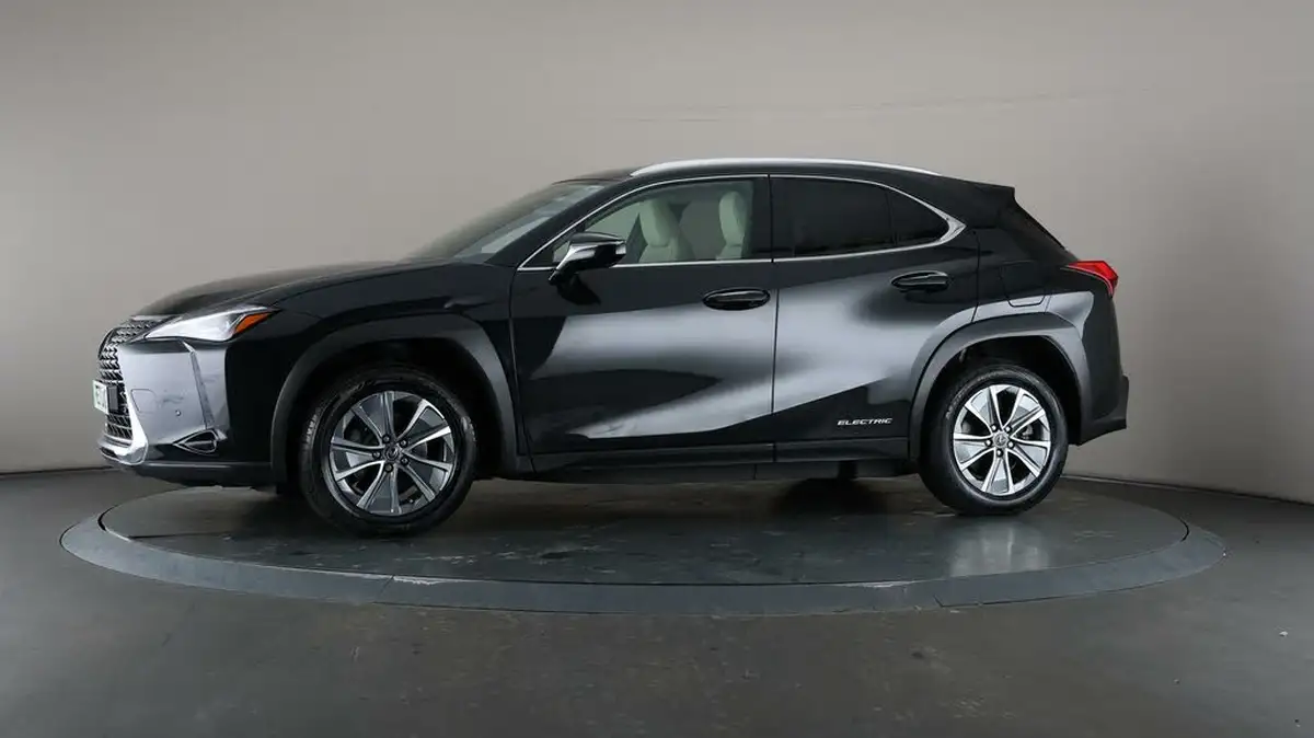 2021-lexus-ux-300e-e-ux-big-36