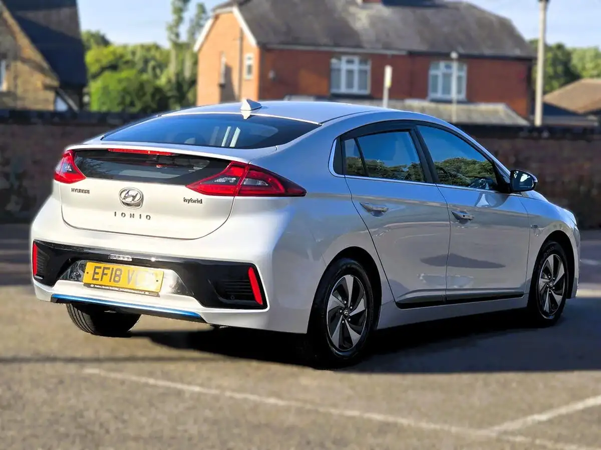 2018-hyundai-ioniq-16-gdi-premium-se-hybrid-big-10