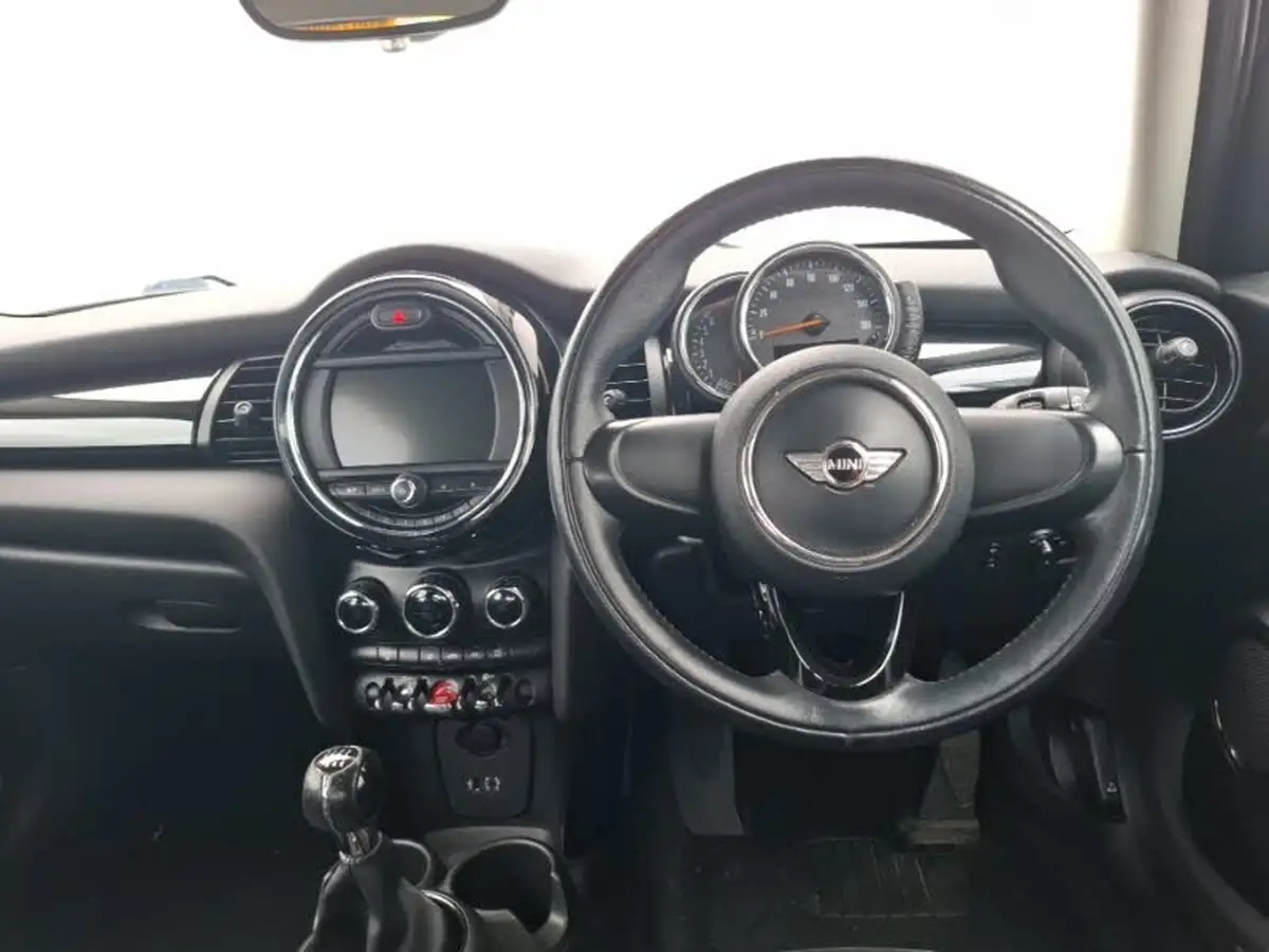 2017-mini-cooper-15-cooper-seven-5d-big-6