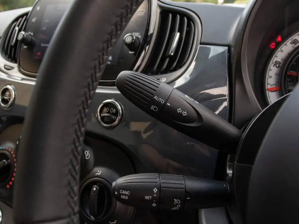 2022-fiat-500-10-dolcevita-big-16