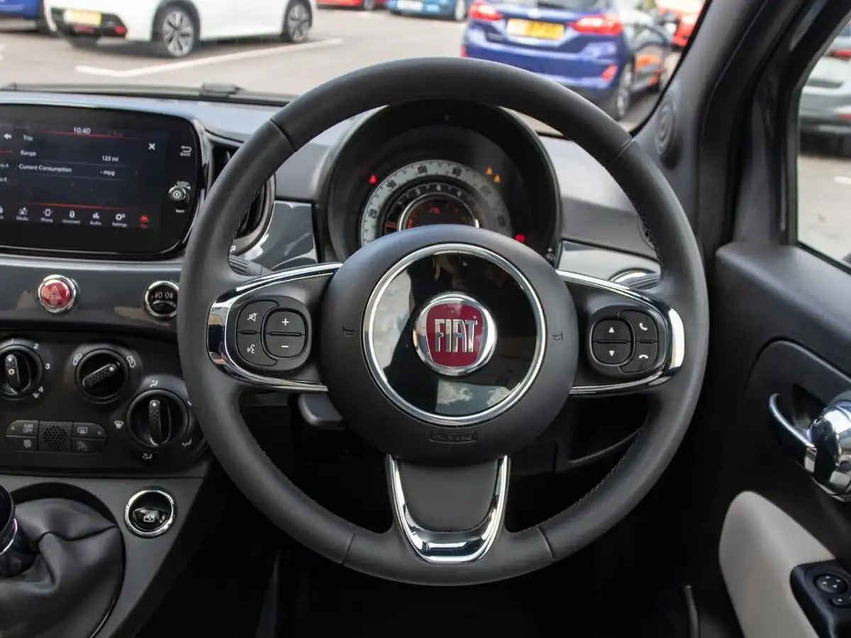 2022-fiat-500-10-dolcevita-big-20