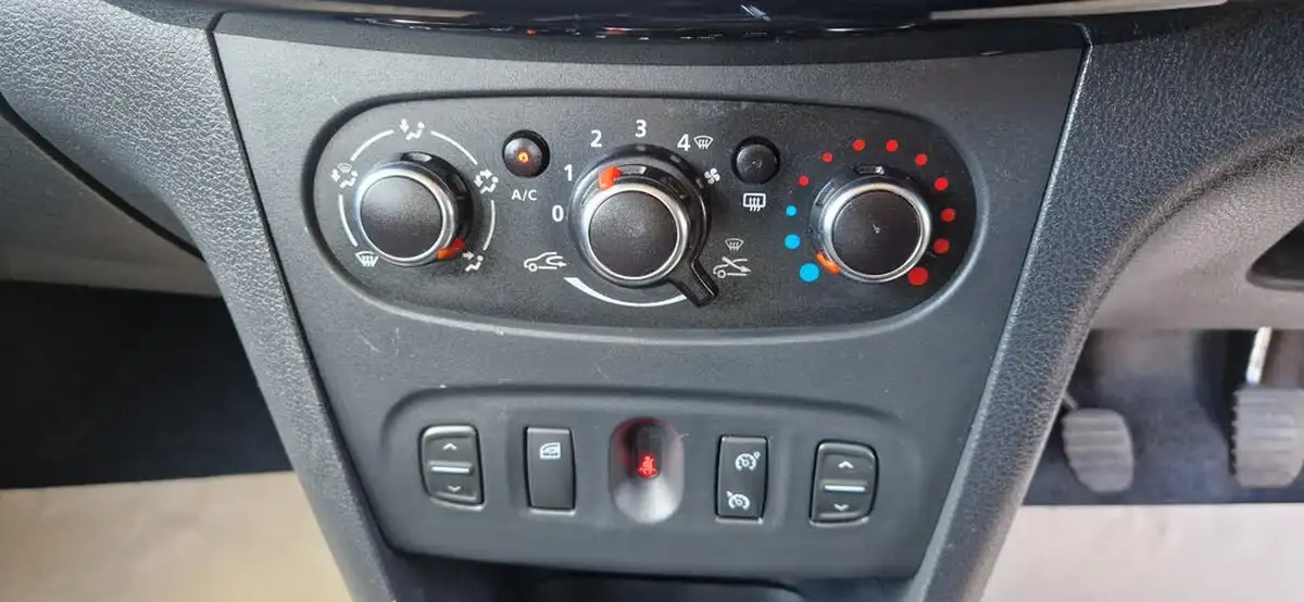 2019-dacia-sandero-stepway-09-tce-techroad-big-11
