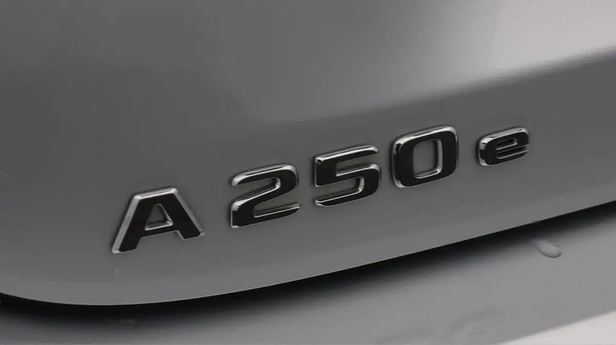 2021-mercedes-benz-a-class-13-a250e-amg-line-hatchback-5d-big-30
