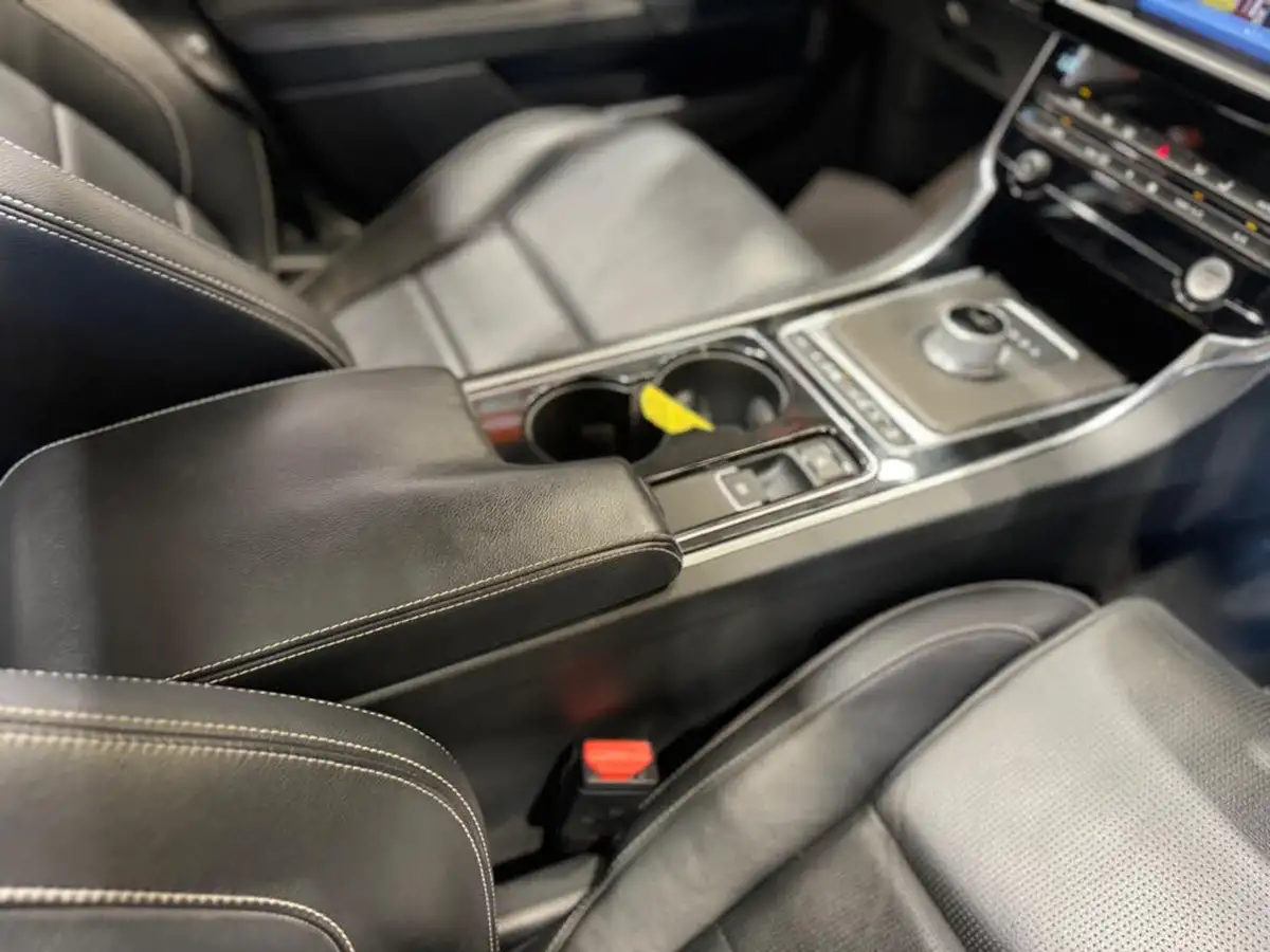 2015-jaguar-xe-30-s-big-18