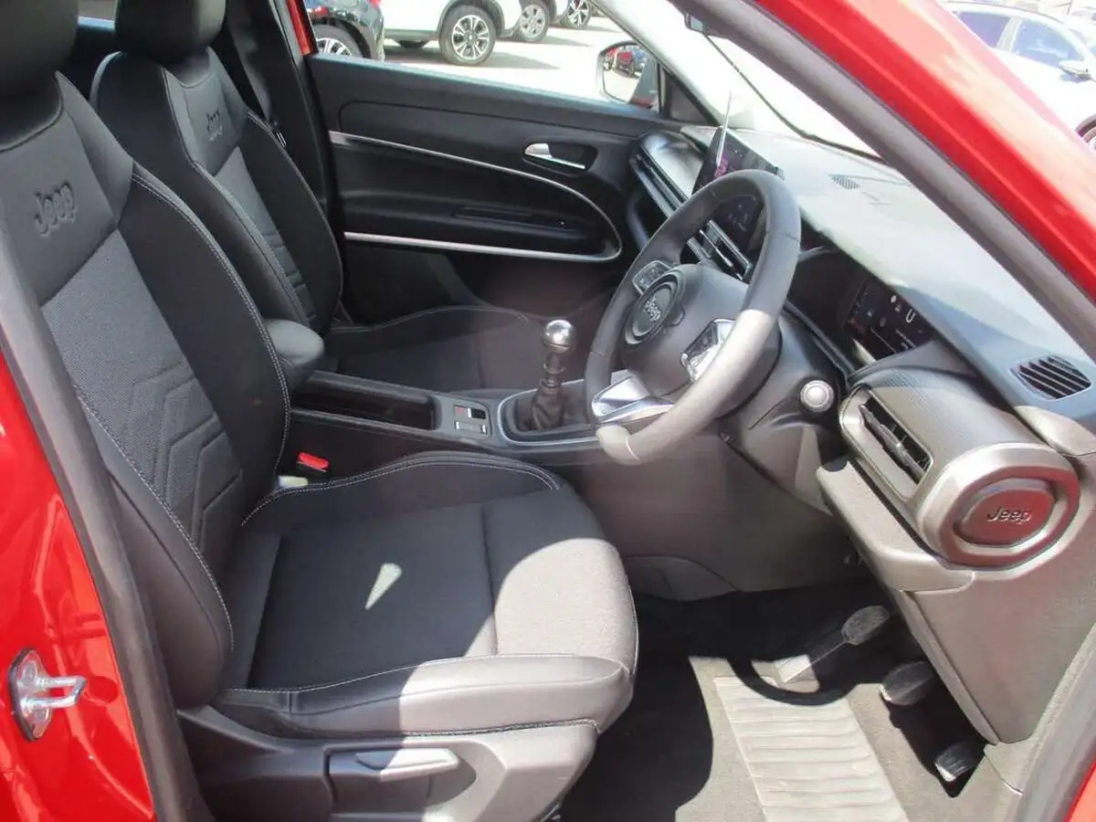 2024-jeep-avenger-12-gse-altitude-big-10