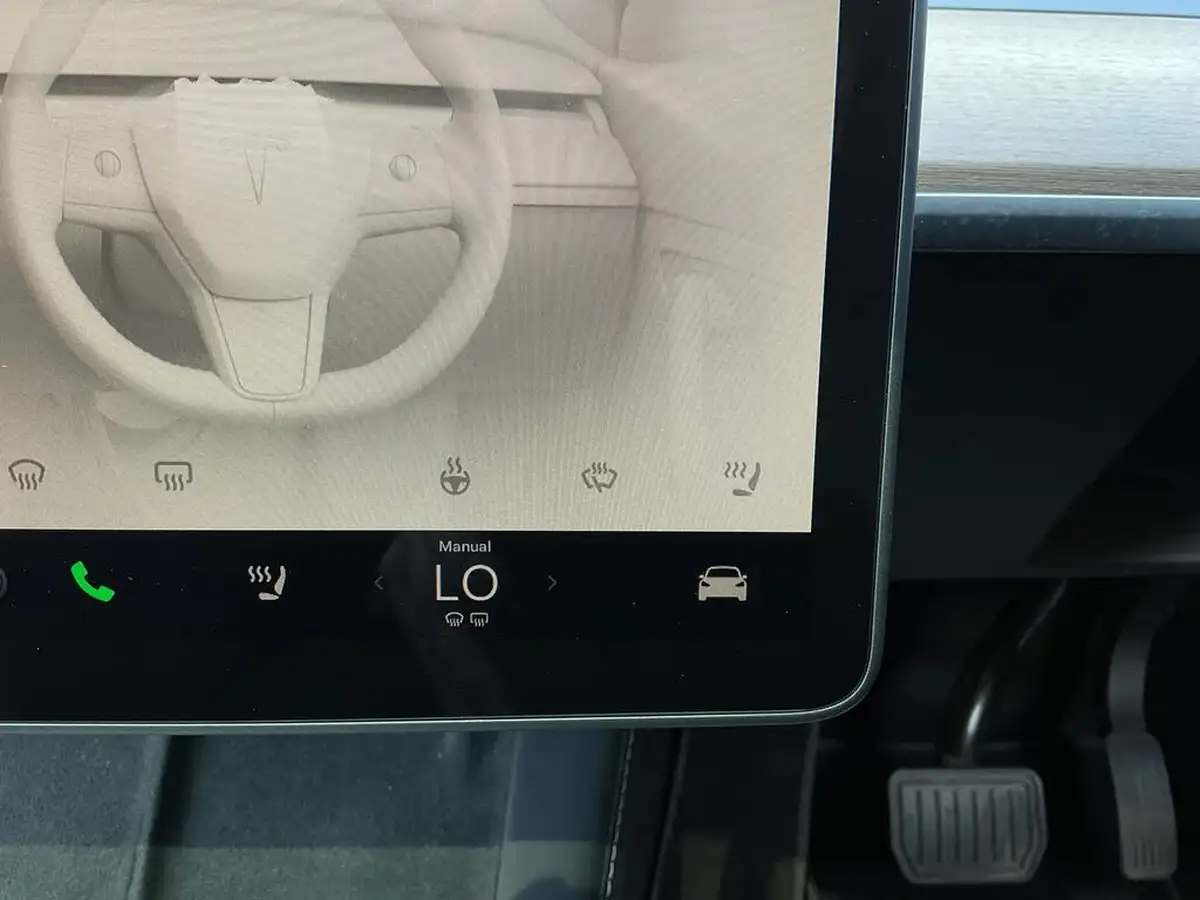 2022-tesla-model-y-e-long-range-big-32