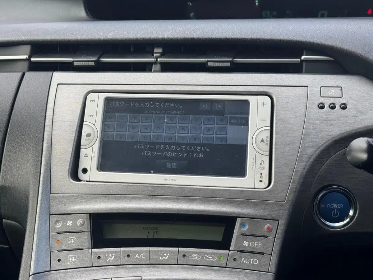 2014-toyota-prius-hybrid-big-17