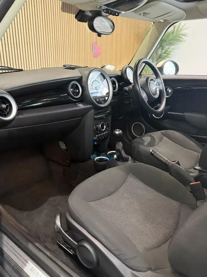 2013-mini-cooper-16-one-98bhp-sport-chili-hatchback-3d-big-20