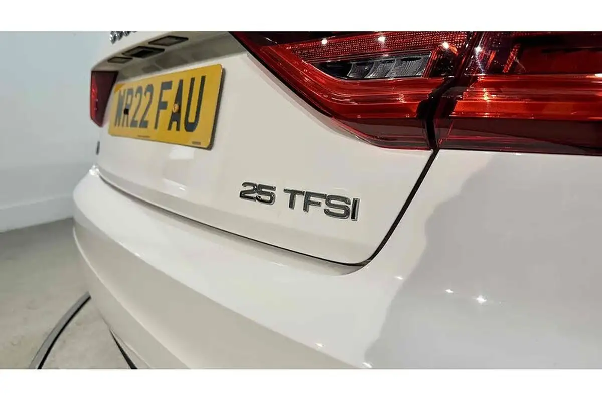 2022-audi-a1-10-25-tfsi-technik-big-14