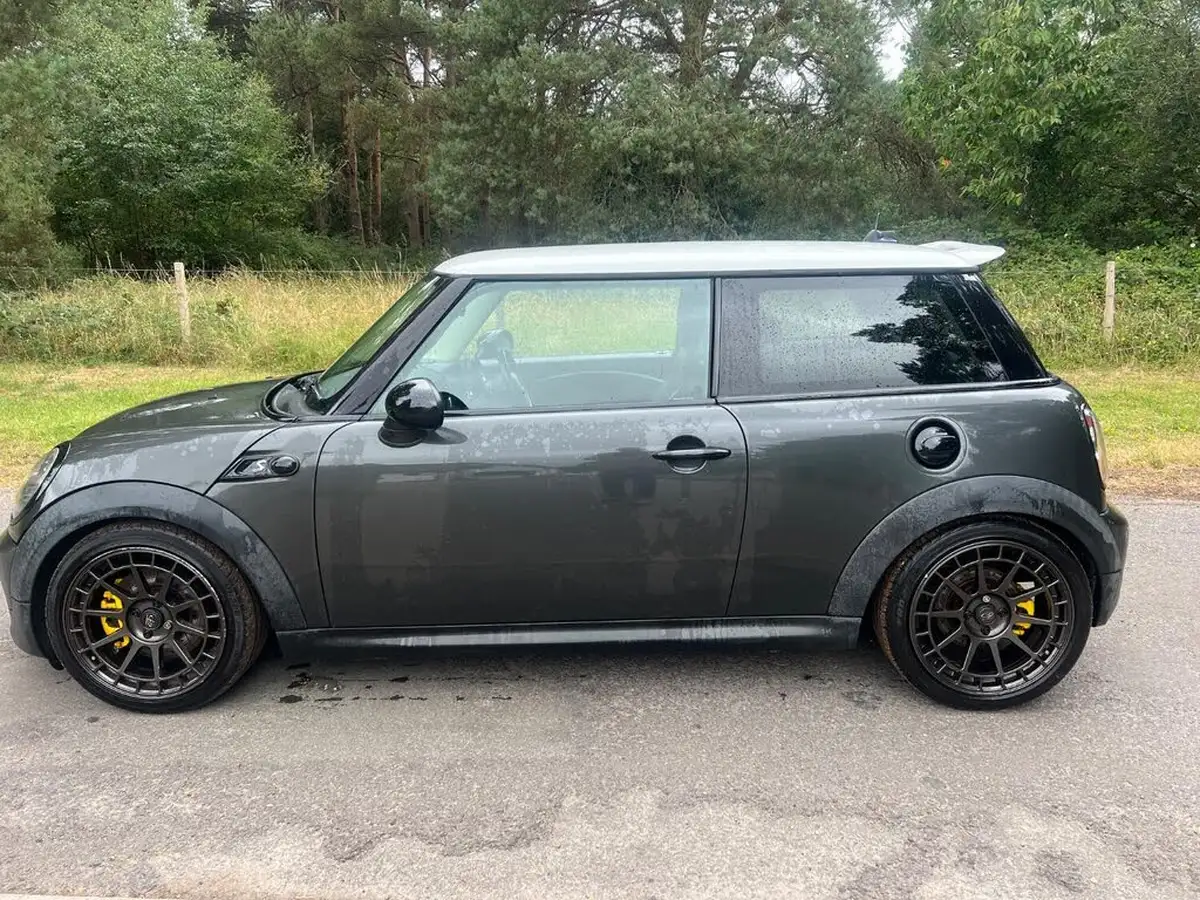 2010-mini-cooper-16-cooper-s-hatchback-3d-big-4