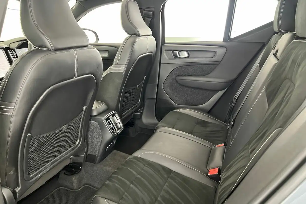2022-volvo-xc40-15-t3-r-design-auto-big-16