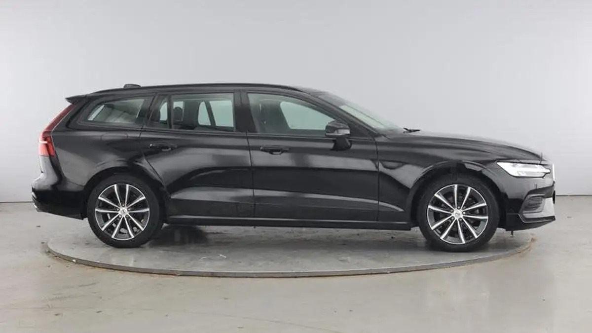 2022-volvo-v60-20-b3-momentum-161bhp-big-3