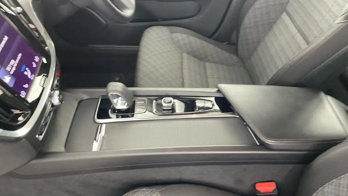 2022-volvo-v60-20-b3-momentum-161bhp-big-27