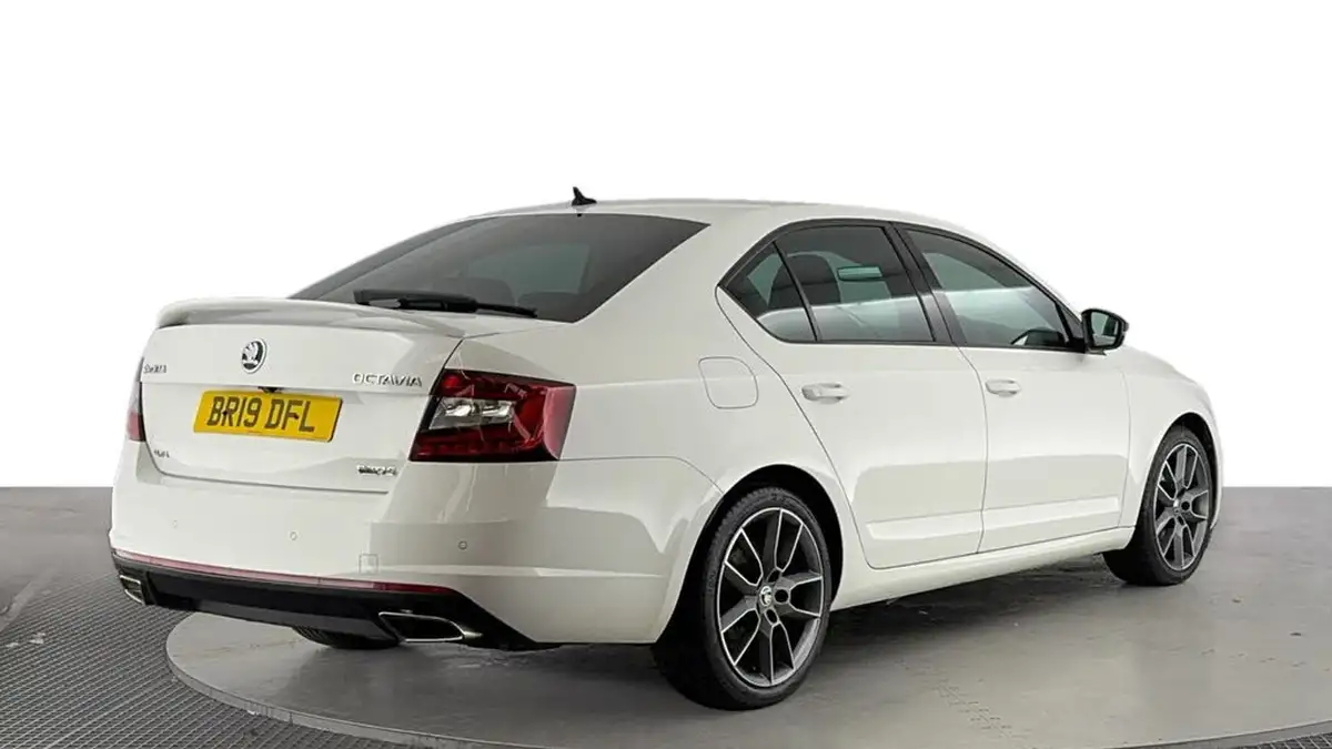 2019-skoda-octavia-20tdi-vrs-4x4-scr-hatchback-big-3