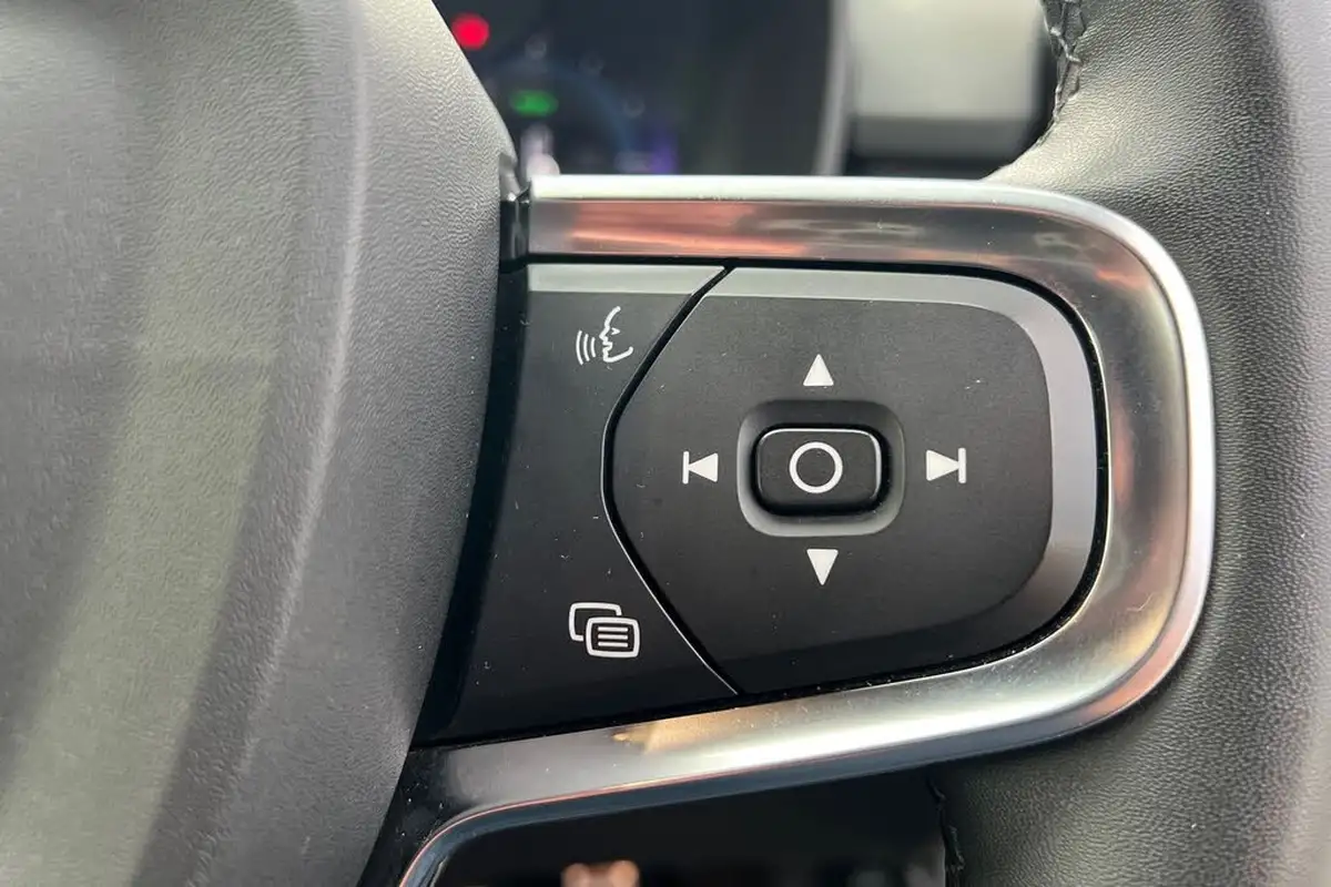2022-volvo-xc40-e-recharge-plus-228bhp-big-11