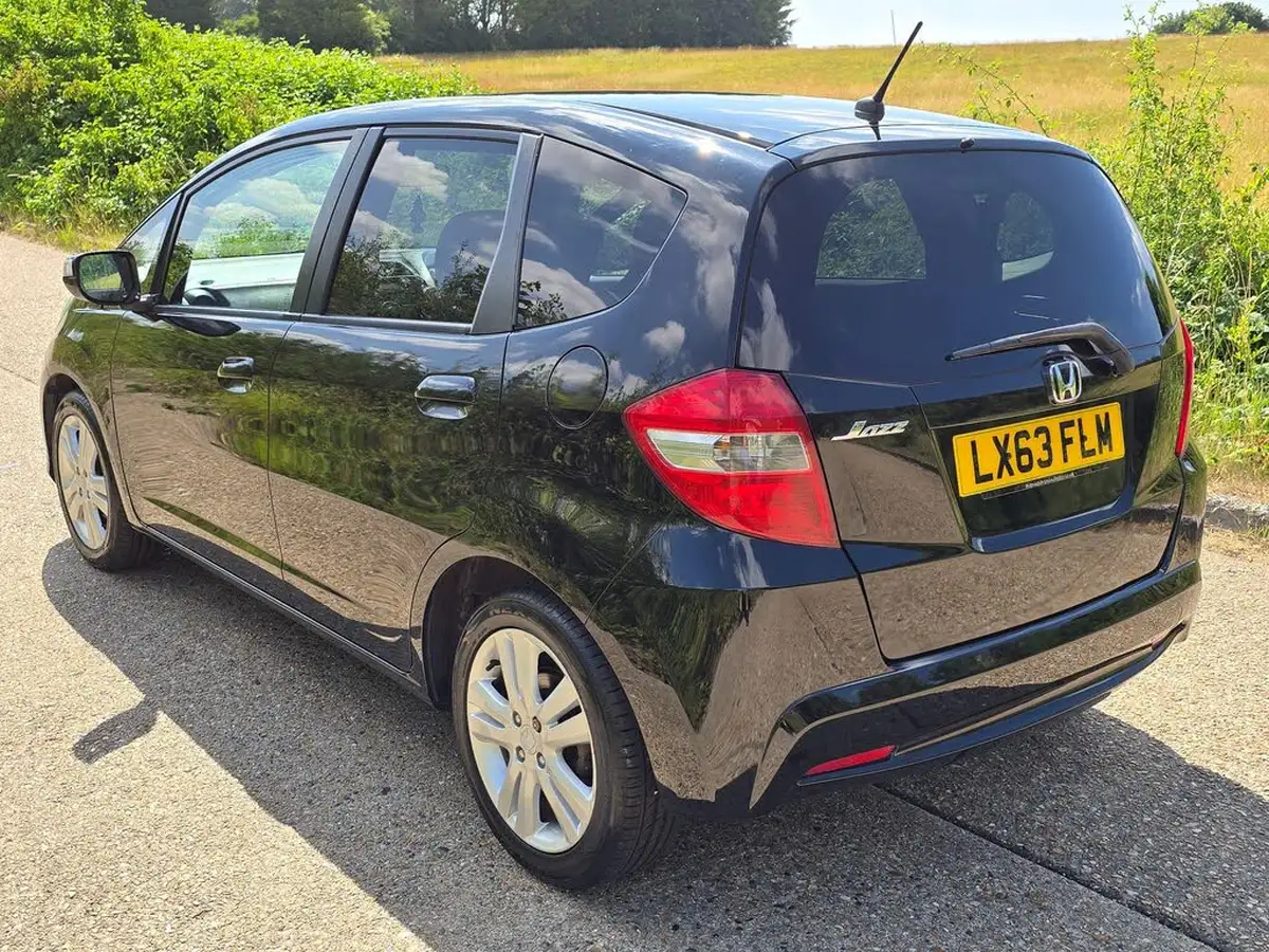 2013-honda-jazz-14-es-plus-cvt-big-26