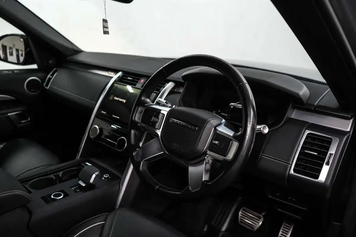 2021-land-rover-discovery-30-d300-r-dynamic-hse-big-15