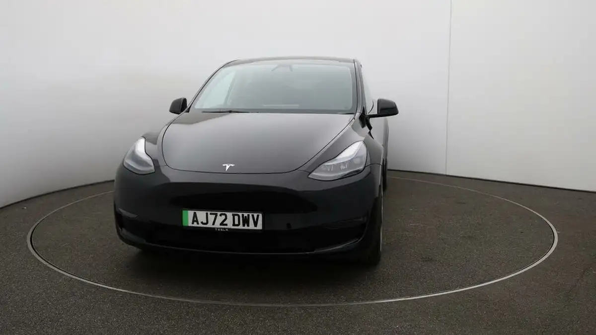 2022-tesla-model-y-e-long-range-big-30