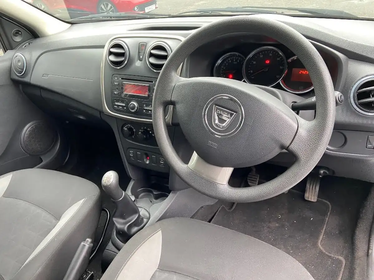 2013-dacia-sandero-stepway-09-ambiance-big-5