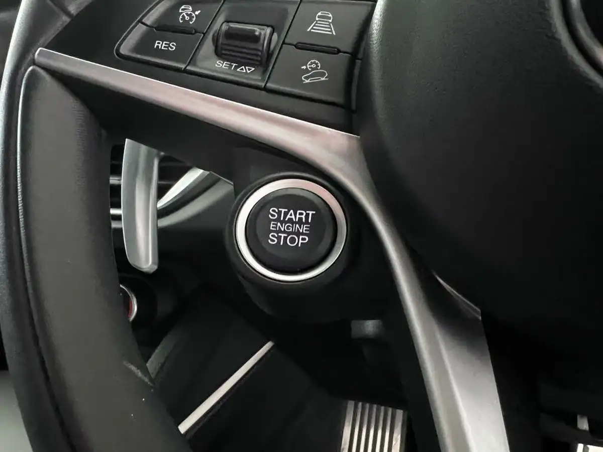 2019-alfa-romeo-stelvio-22td-milano-big-34