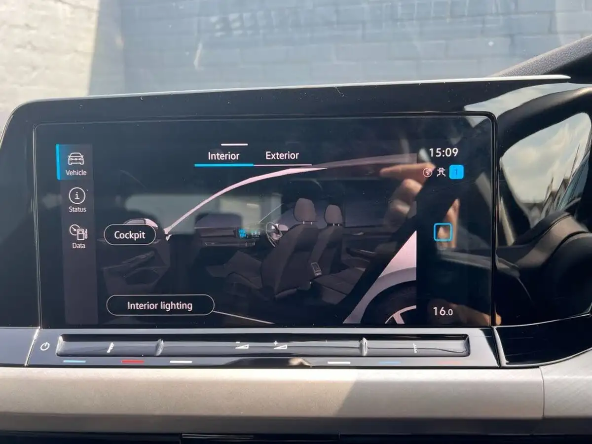 2021-volkswagen-golf-15-tsi-life-130ps-hatchback-big-50