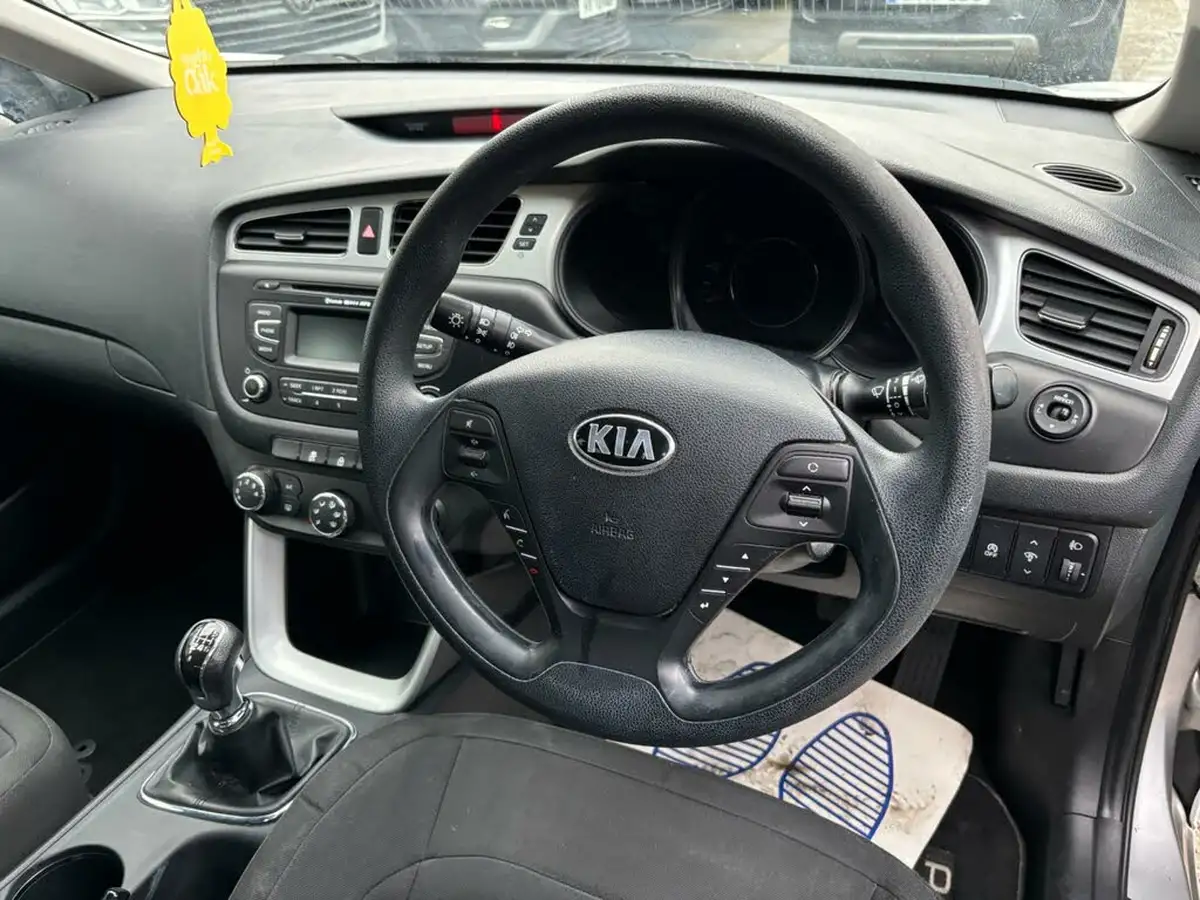 2013-kia-ceed-16crdi-4-sportswagon-big-21