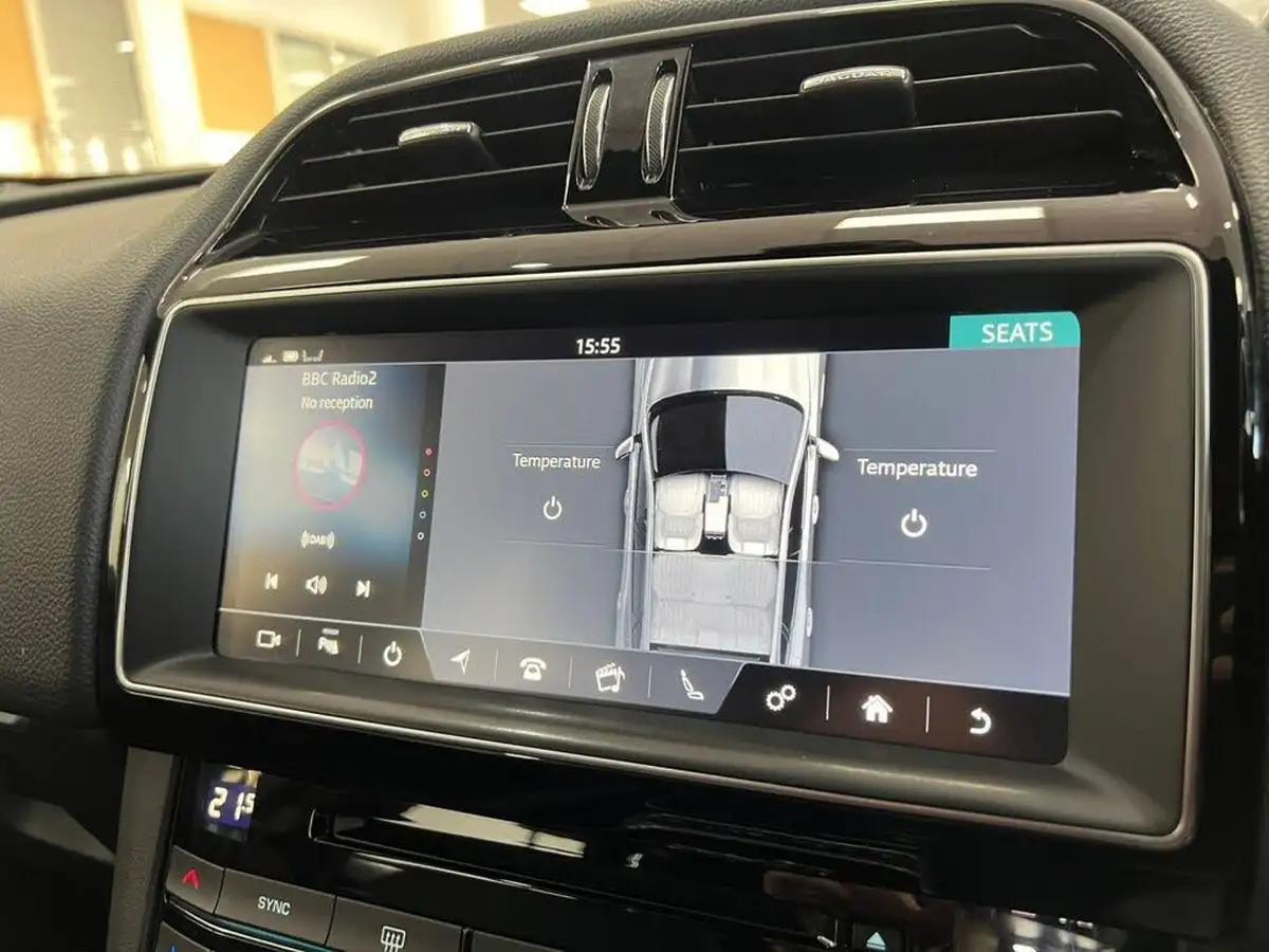 2016-jaguar-f-pace-20-i4d-prestige-awd-auto-big-16