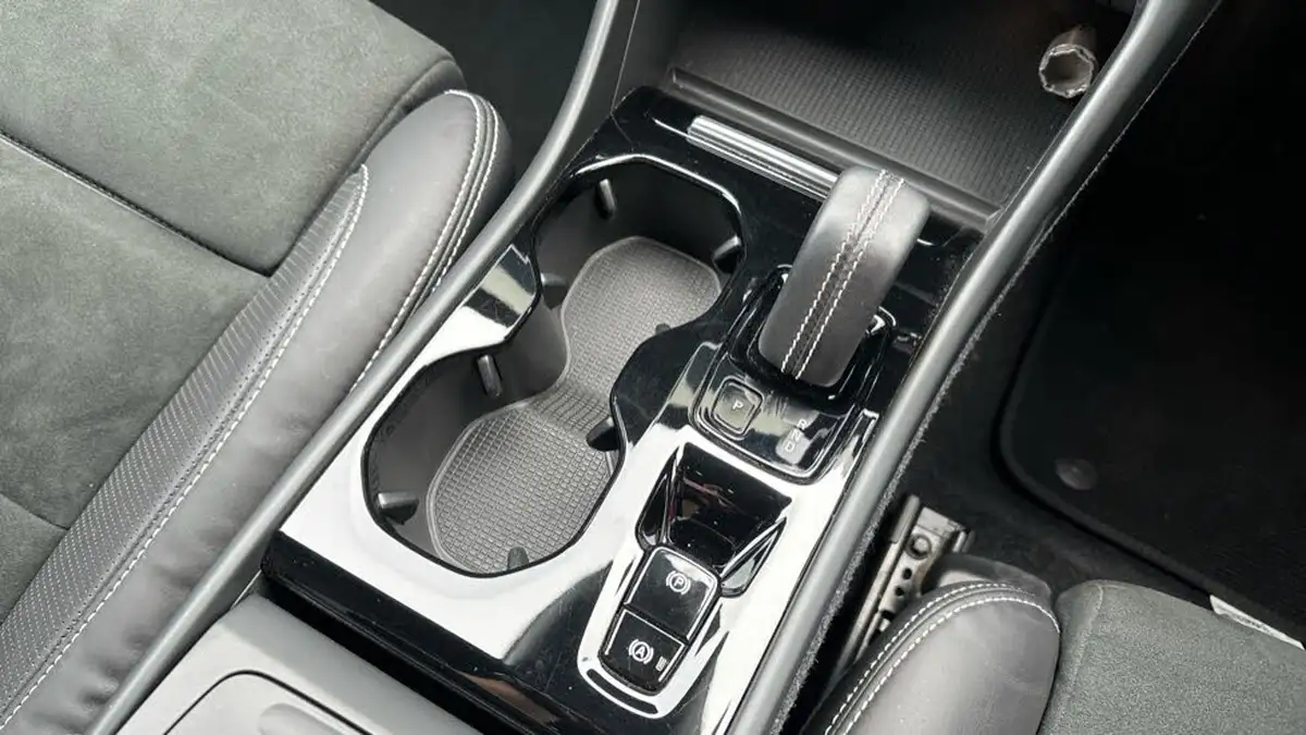 2020-volvo-xc40-15-t3-r-design-geartronic-big-35