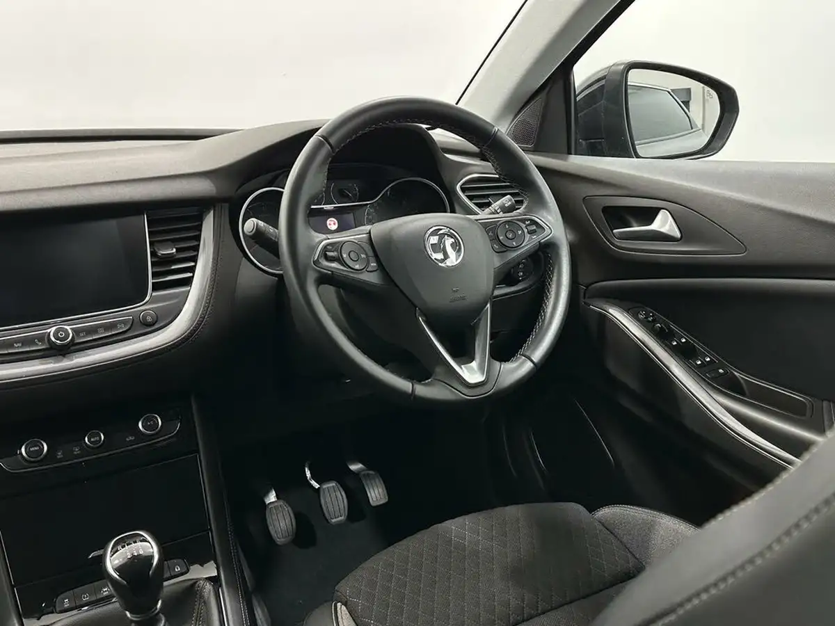 2020-vauxhall-grandland-x-12-sri-nav-big-10