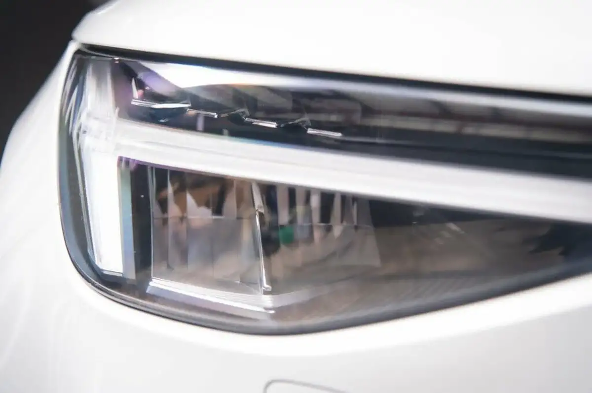 2023-volvo-xc40-15-t5-ultimate-dark-big-44
