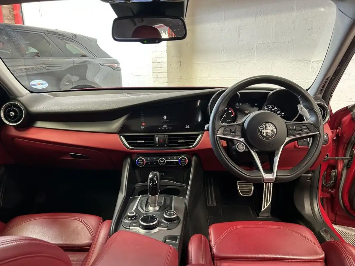 2018-alfa-romeo-giulia-20-veloce-big-34