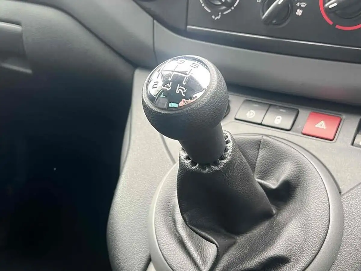 2017-peugeot-partner-big-32