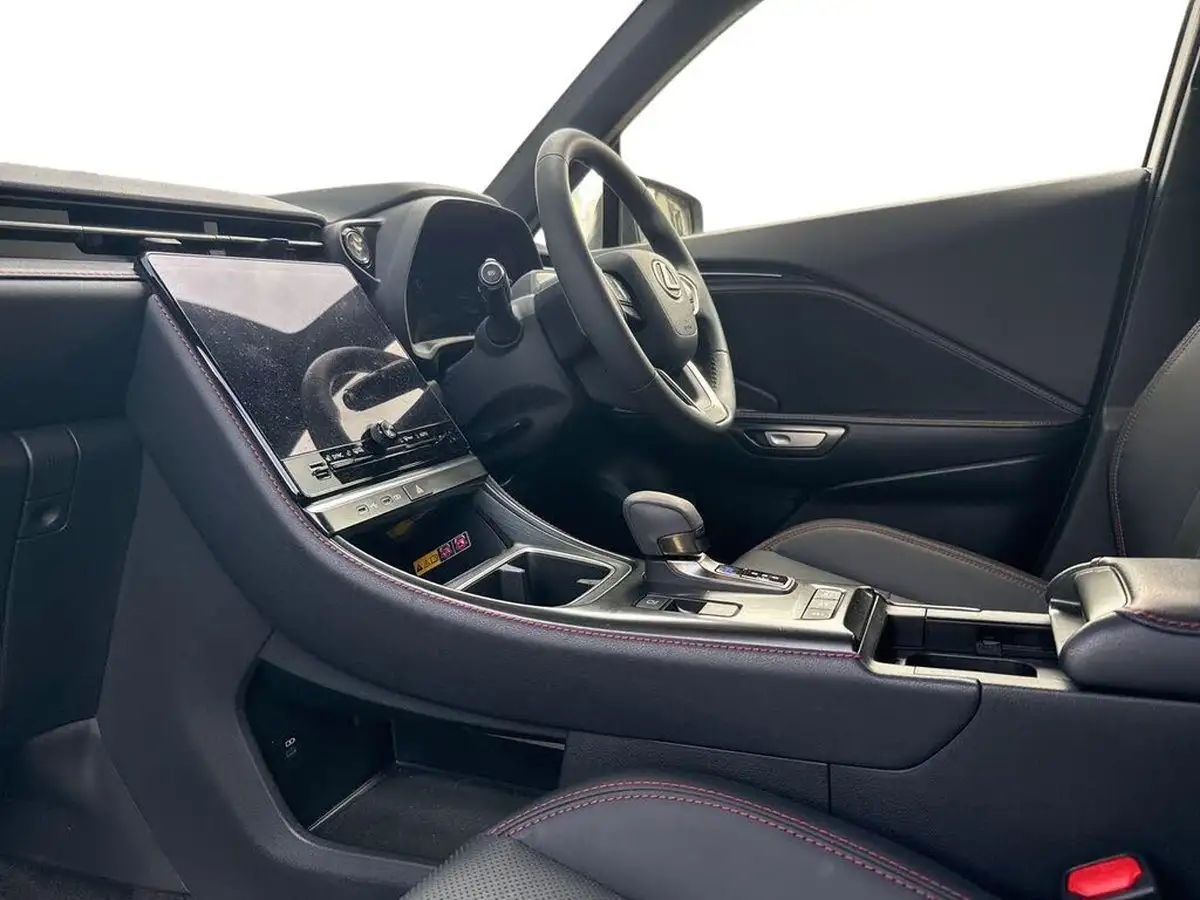 2024-lexus-lbx-15-premium-plus-big-14