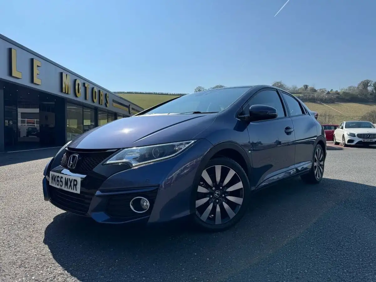 2015-honda-civic-18-se-plus-honda-connect-with-navi-hatchback-big-26