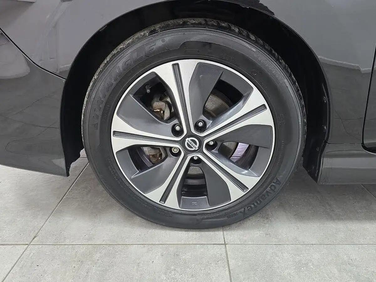 2018-nissan-leaf-e-tekna-110kw-big-18